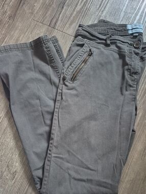 Jessica Olive Green Women's Cotton Pants with Zip Pocket Accents